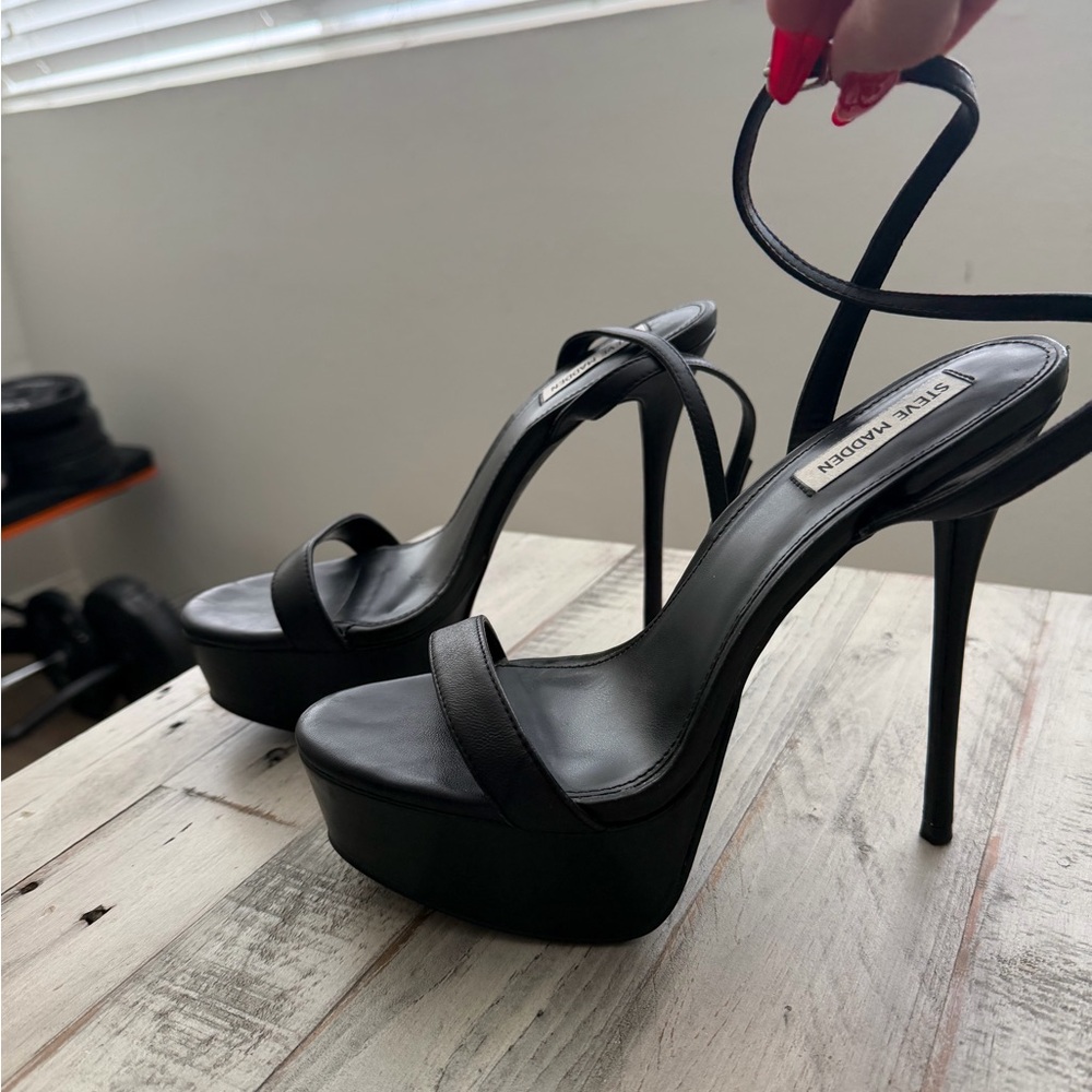 Black high heels 10 - Picture 2 of 2